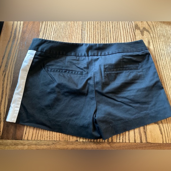 Express size 6 black dress shorts with white stripe on the side - Picture 4 of 4